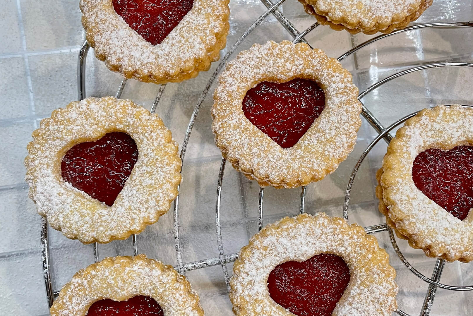 Biscuiti cu jeleu de fructe (gem/dulceata)